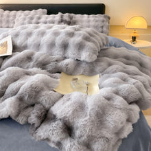 Load image into Gallery viewer, Sculpted Faux Fur Quilt Cover set