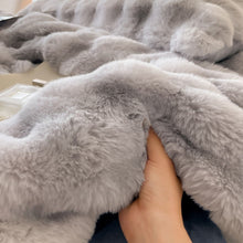 Load image into Gallery viewer, Sculpted Faux Fur Quilt Cover set