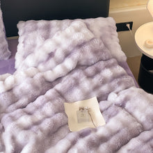 Load image into Gallery viewer, Sculpted Faux Fur Quilt Cover set