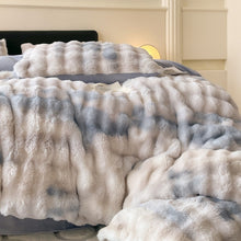 Load image into Gallery viewer, Sculpted Faux Fur Quilt Cover set
