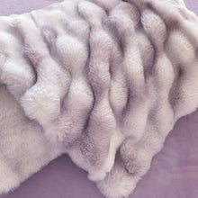 Load image into Gallery viewer, Sculpted Faux Fur Quilt Cover set