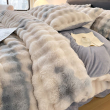 Load image into Gallery viewer, Sculpted Faux Fur Quilt Cover set
