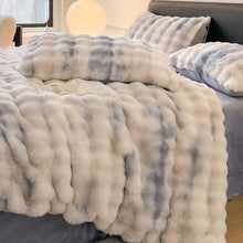 Load image into Gallery viewer, Sculpted Faux Fur Quilt Cover set