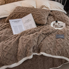 Load image into Gallery viewer, Pineapple Fleece Quilt Cover Set - Coffee