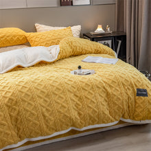 Load image into Gallery viewer, Pineapple Fleece Quilt Cover Set - Yellow