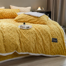 Load image into Gallery viewer, Pineapple Fleece Quilt Cover Set - Yellow