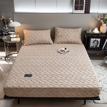Load image into Gallery viewer, Pineapple Fleece Fitted Sheet - Camel