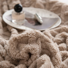 Load image into Gallery viewer, Pineapple Fleece Fitted Sheet - Camel