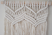 Load image into Gallery viewer, Macrame Wall Art Tapestry