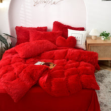 Load image into Gallery viewer, Fluffy Faux Mink &amp; Velvet Fleece Quilt Cover Set - Vivid Red