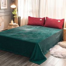 Load image into Gallery viewer, Soft Corduroy Velvet Fleece Quilt Cover Set - Green Rose Fantasy
