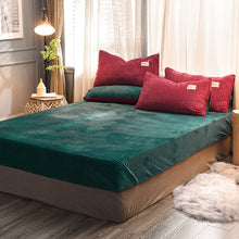 Load image into Gallery viewer, Soft Corduroy Velvet Fleece Quilt Cover Set - Green Rose Fantasy