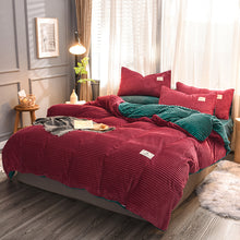 Load image into Gallery viewer, Soft Corduroy Velvet Fleece Quilt Cover Set - Green Rose Fantasy