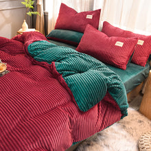 Load image into Gallery viewer, Soft Corduroy Velvet Fleece Quilt Cover Set - Green Rose Fantasy