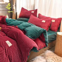 Load image into Gallery viewer, Soft Corduroy Velvet Fleece Quilt Cover Set - Green Rose Fantasy