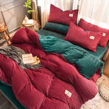 Load image into Gallery viewer, Soft Corduroy Velvet Fleece Quilt Cover Set - Green Rose Fantasy