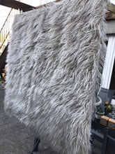 Load image into Gallery viewer, Faux Fur long pile throw