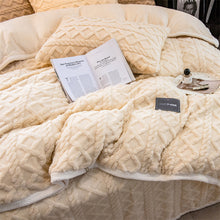 Load image into Gallery viewer, Pineapple Fleece Quilt Cover Set - Khaki