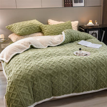 Load image into Gallery viewer, Pineapple Fleece Quilt Cover Set - Green