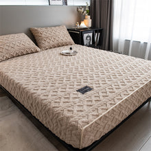 Load image into Gallery viewer, Pineapple Fleece Fitted Sheet - Camel