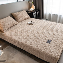Load image into Gallery viewer, Pineapple Fleece Fitted Sheet - Camel