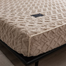 Load image into Gallery viewer, Pineapple Fleece Fitted Sheet - Camel