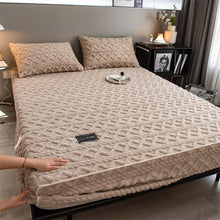 Load image into Gallery viewer, Pineapple Fleece Fitted Sheet - Camel
