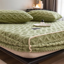 Load image into Gallery viewer, Pineapple Fleece Fitted Sheet - Green