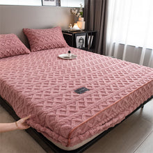 Load image into Gallery viewer, Pineapple Fleece Fitted Sheet - Pink