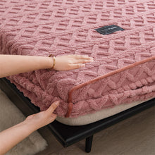 Load image into Gallery viewer, Pineapple Fleece Fitted Sheet - Pink