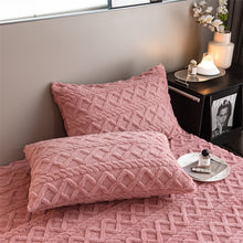 Load image into Gallery viewer, Pineapple Fleece Fitted Sheet - Pink