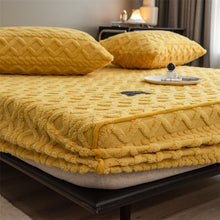 Load image into Gallery viewer, Pineapple Fleece Fitted Sheet - Yellow