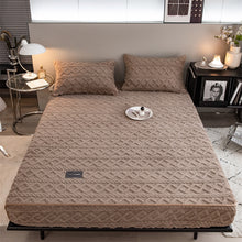 Load image into Gallery viewer, Pineapple Fleece Fitted Sheet - Coffee