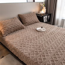 Load image into Gallery viewer, Pineapple Fleece Fitted Sheet - Coffee