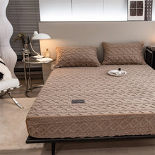 Load image into Gallery viewer, Pineapple Fleece Fitted Sheet - Coffee