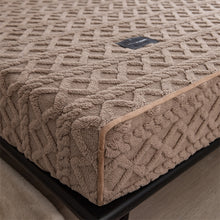Load image into Gallery viewer, Pineapple Fleece Fitted Sheet - Coffee