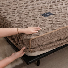 Load image into Gallery viewer, Pineapple Fleece Fitted Sheet - Coffee