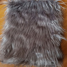 Load image into Gallery viewer, Faux Fur Flokati Throw