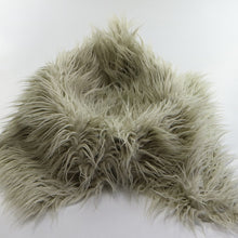 Load image into Gallery viewer, Faux Fur Flokati Throw