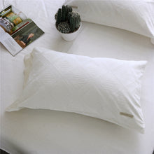 Load image into Gallery viewer, Luxury 100% Cotton Clipping Diamond 4pcs Bedding Set - White