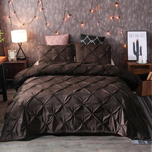 Load image into Gallery viewer, Diamond Pintuck Quilt Cover Set