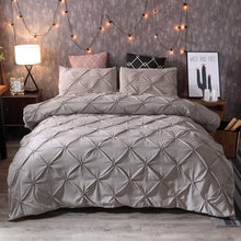 Load image into Gallery viewer, Diamond Pintuck Quilt Cover Set