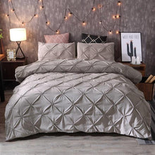 Load image into Gallery viewer, Diamond Pintuck Quilt Cover Set
